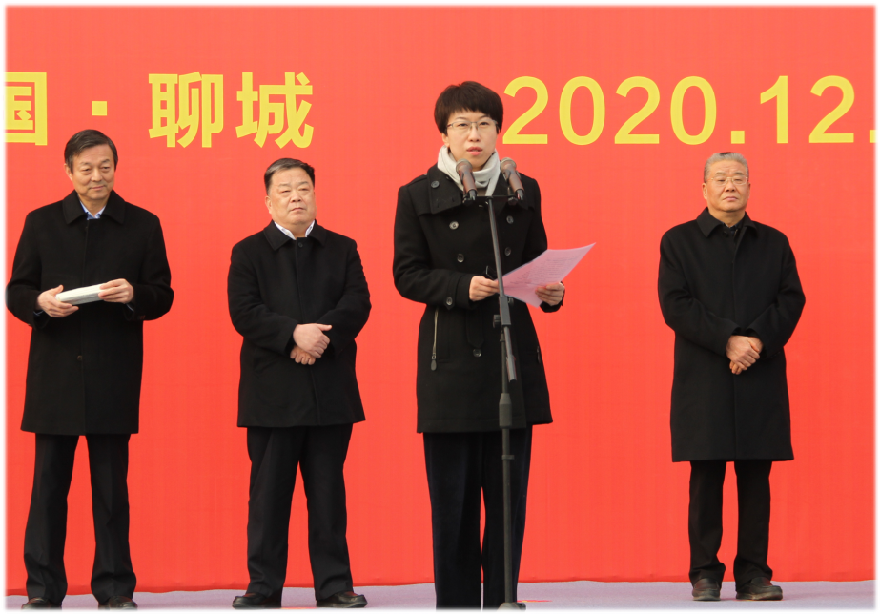市委副書(shū)記、市長(zhǎng)李長(zhǎng)萍同志在啟動(dòng)儀式上講話(huà)并宣布：鄭濟(jì)高鐵配套基礎(chǔ)設(shè)施暨高鐵新區(qū)建設(shè)正式啟動(dòng)。